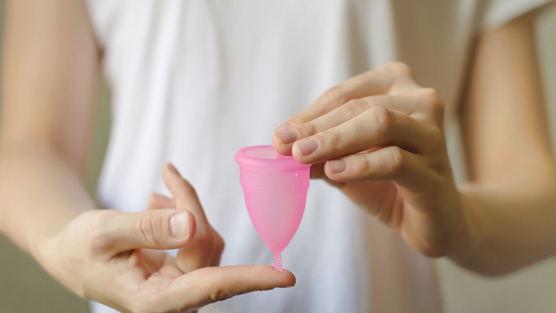 ¿Cada cuánto hay que vaciar la copa menstrual? Cómo sacarla fácilmente